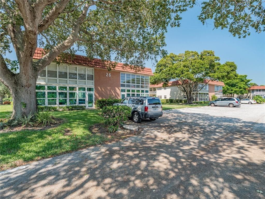 26 PINE ARBOR LANE UNIT 205 VERO BEACH, FL 32962