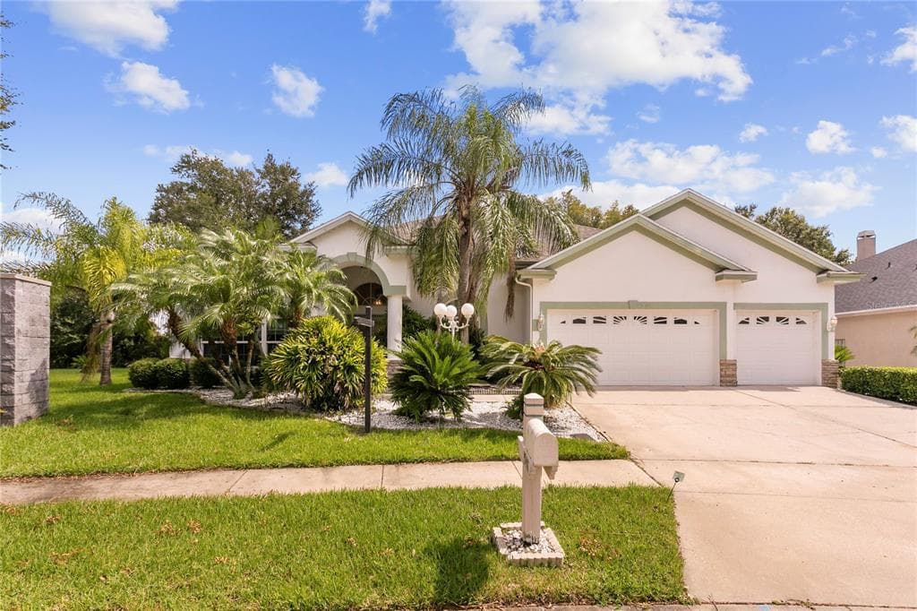 1548 DEERBOURNE DRIVE WESLEY CHAPEL, FL 33543