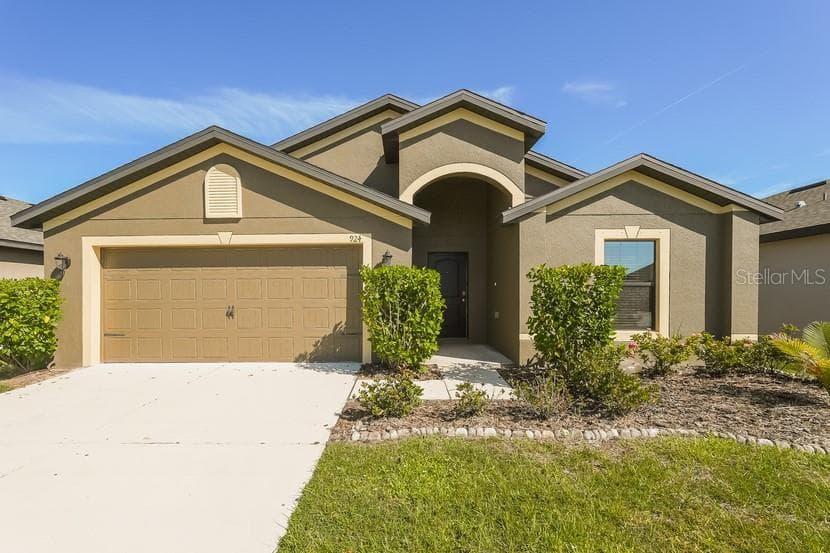 924 WYNNMERE WALK AVENUE RUSKIN, FL 33570