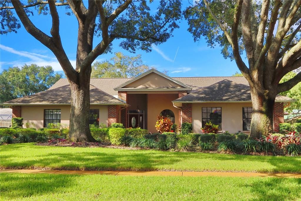 1440 HOUNDS HOLLOW COURT LUTZ, FL 33549