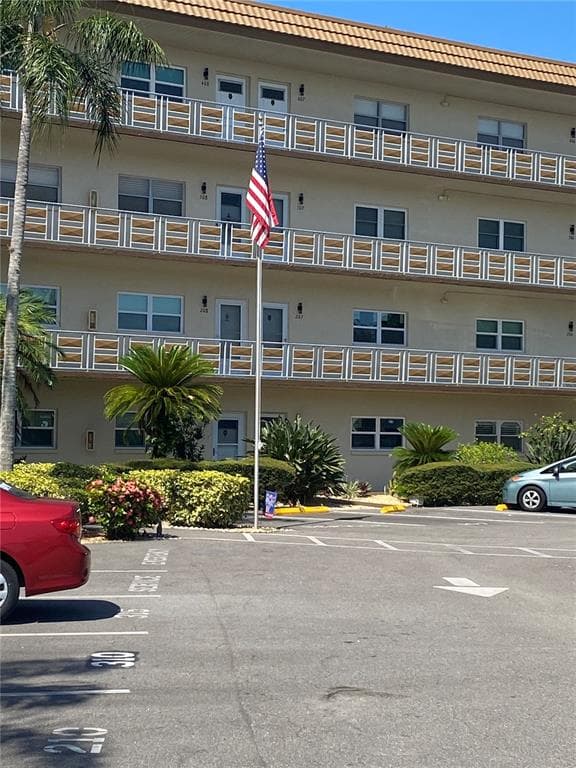 5725 80TH STREET N UNIT 207 ST PETERSBURG, FL 33709