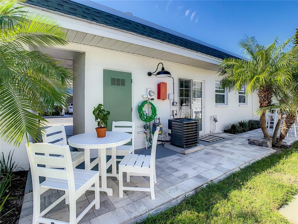 7855 38TH TERRACE N ST PETERSBURG, FL 33709