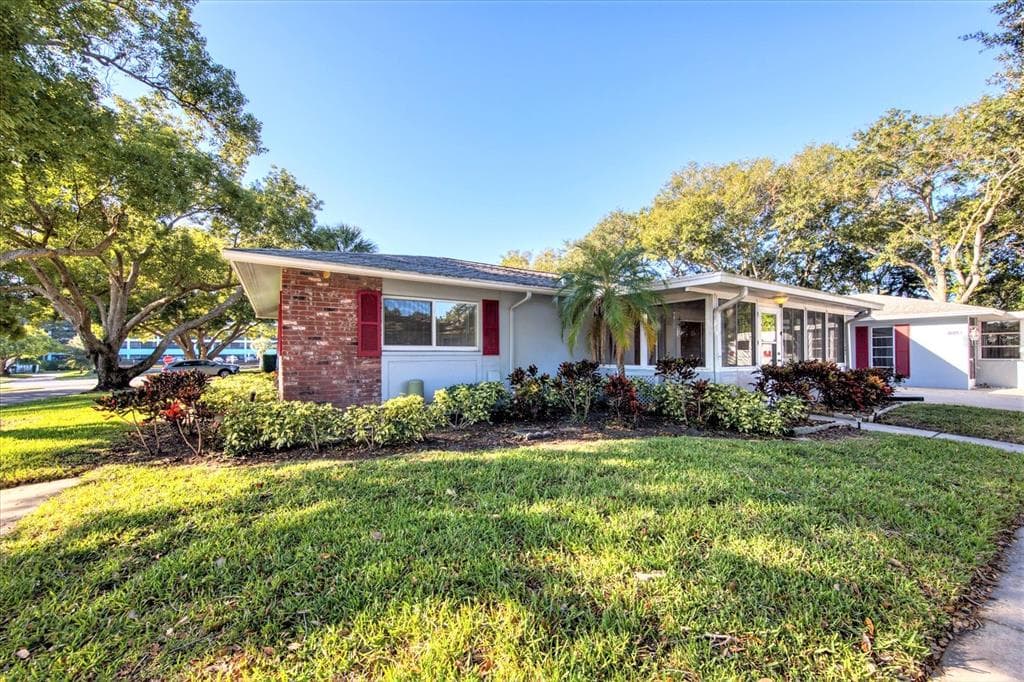 1605 BERWICK COURT UNIT B PALM HARBOR, FL 34684