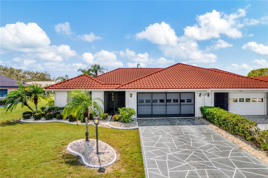 1624 WOODMAR DRIVE SUN CITY CENTER, FL 33573