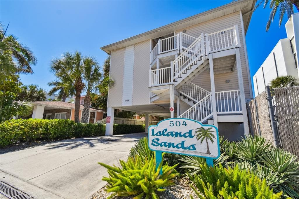 504 GULF BOULEVARD UNIT 203 INDIAN ROCKS BEACH, FL 33785