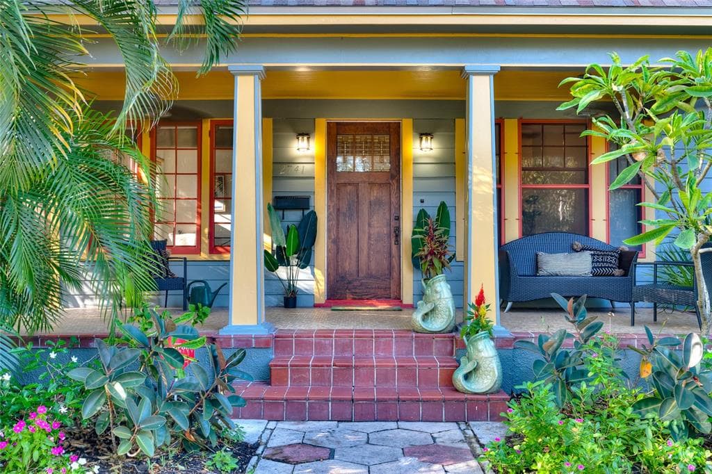 2741 BURLINGTON AVENUE N ST PETERSBURG, FL 33713