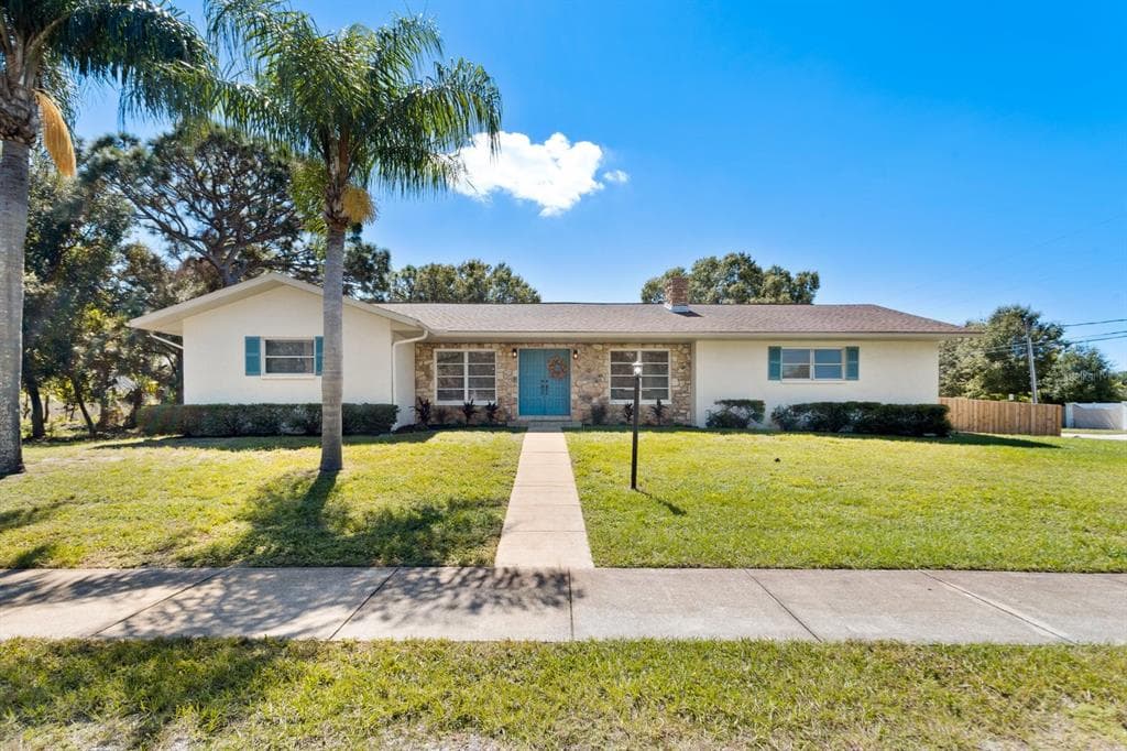 1315 GARDEN AVENUE TARPON SPRINGS, FL 34689