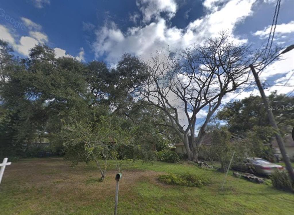 7911 LAKESHORE DRIVE TAMPA, FL 33604
