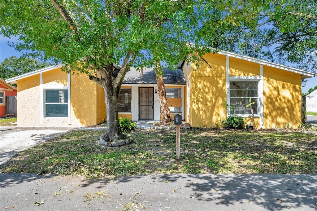 6708 HIDDEN HILLS COURT TAMPA, FL 33615