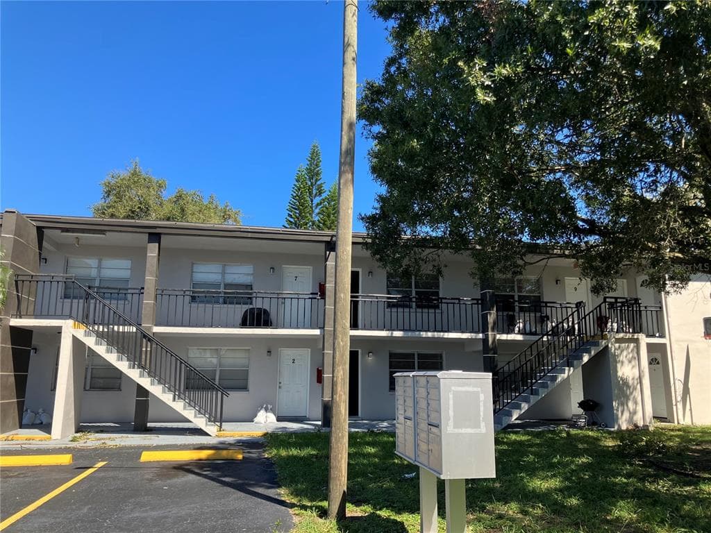 309 S ARCTURAS AVENUE UNIT 6 CLEARWATER, FL 33765