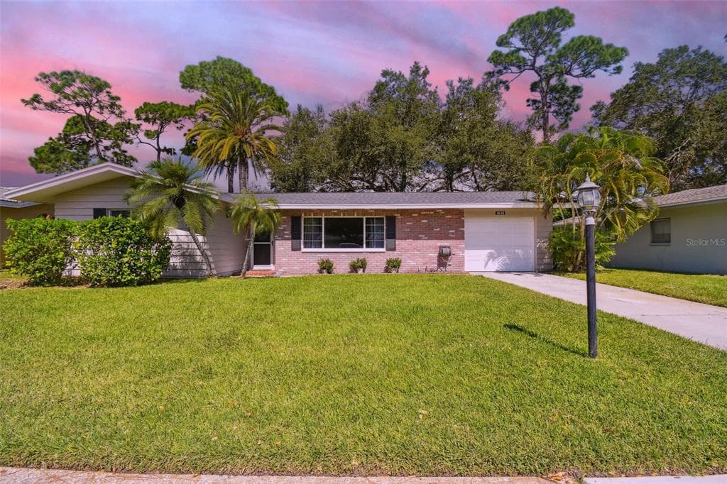 1636 LEISURE DRIVE CLEARWATER, FL 33756