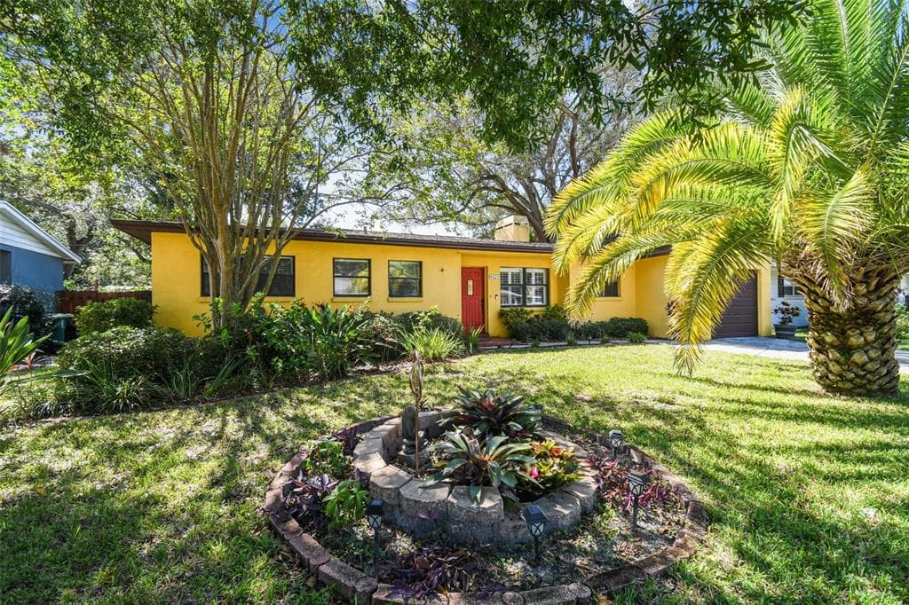 4626 W BAY COURT AVENUE TAMPA, FL 33611
