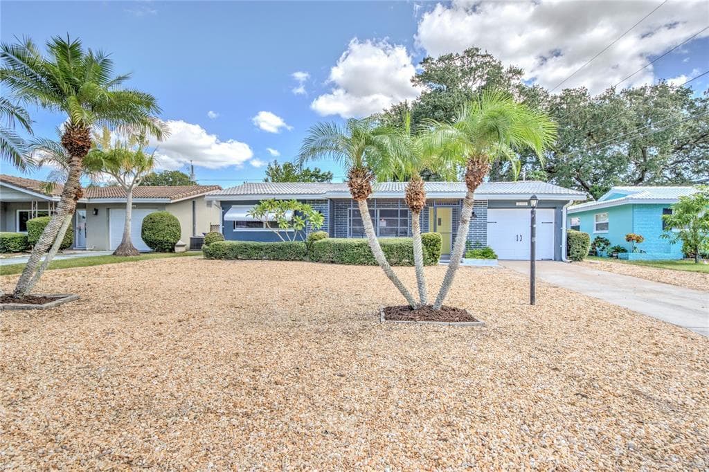 2306 BLACK OAK LANE