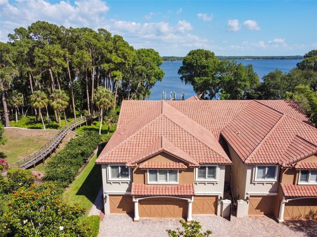 1555 HILLSIDE LANDING DRIVE TARPON SPRINGS, FL 34688