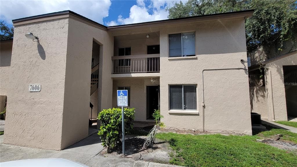 7606 ABBEY LANE UNIT A TAMPA, FL 33617
