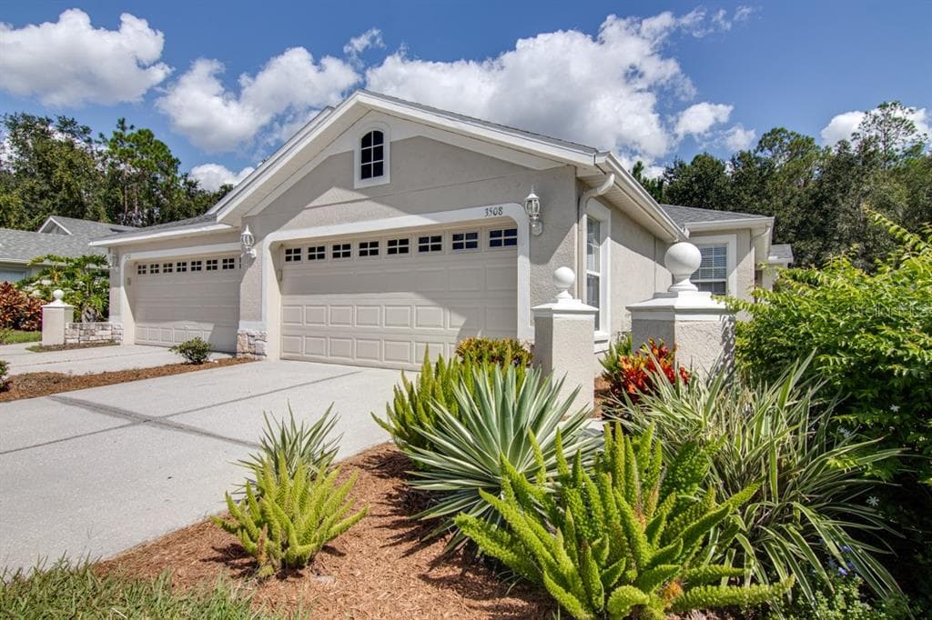 3508 CHAPEL CREEK CIRCLE WESLEY CHAPEL, FL 33544
