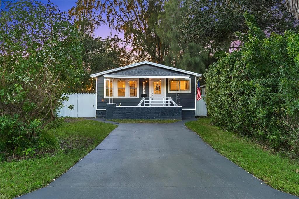 2547 KINGSTON STREET S ST PETERSBURG, FL 33711