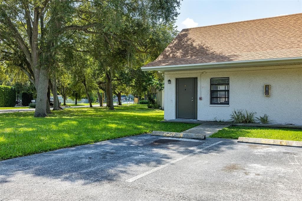 2142 BRADFORD STREET UNIT 301 CLEARWATER, FL 33760