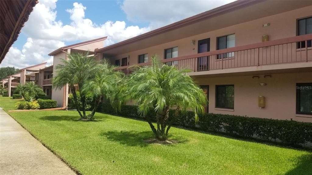 128 LAKESIDE DRIVE OLDSMAR, FL 34677