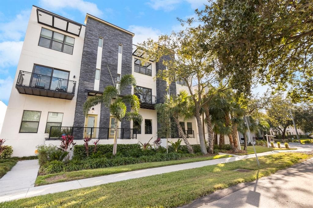 4810 W MCELROY AVENUE UNIT 33 TAMPA, FL 33611