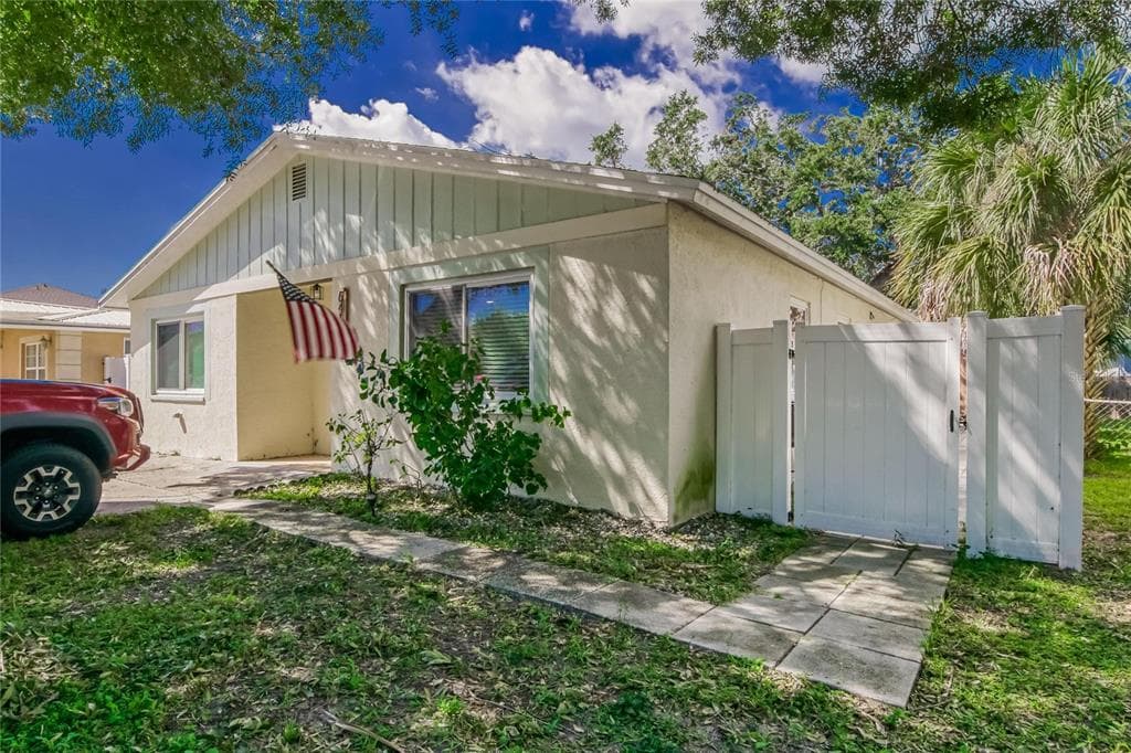 6415 S ENGLEWOOD AVENUE TAMPA, FL 33611