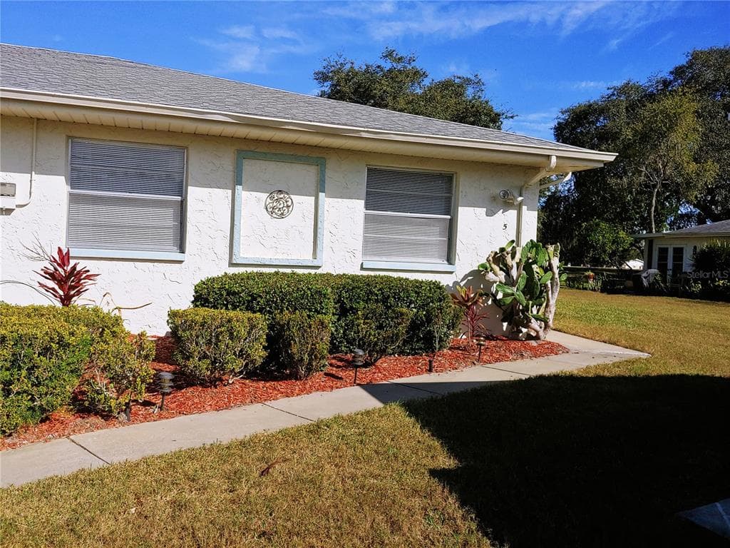 1903 CANTERBURY LANE UNIT B5 SUN CITY CENTER, FL 33573