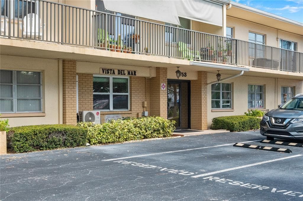 3753 46TH AVENUE S UNIT 6 ST PETERSBURG, FL 33711