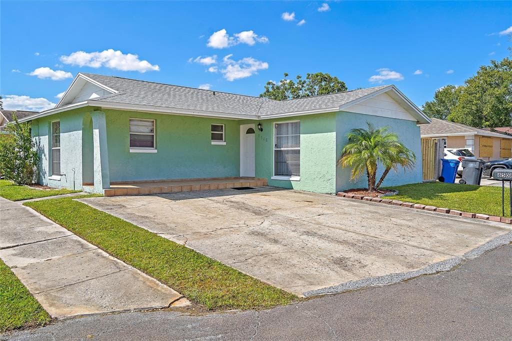8508 AZURE COURT TAMPA, FL 33634