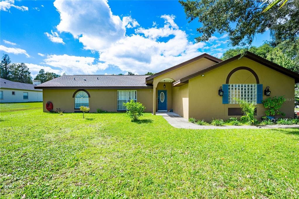 3945 MEADOW RUN LANE WESLEY CHAPEL, FL 33543