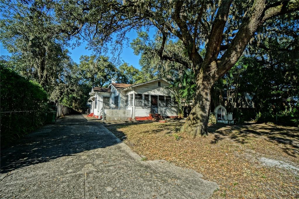 1108 E NEW ORLEANS AVENUE TAMPA, FL 33603