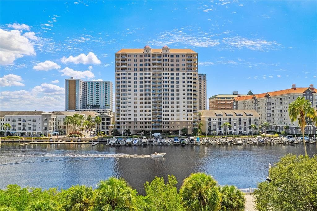 371 CHANNELSIDE WALK WAY UNIT 202 TAMPA, FL 33602