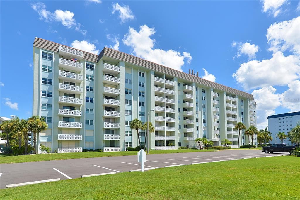 9 FORBES PLACE UNIT 810 DUNEDIN, FL 34698