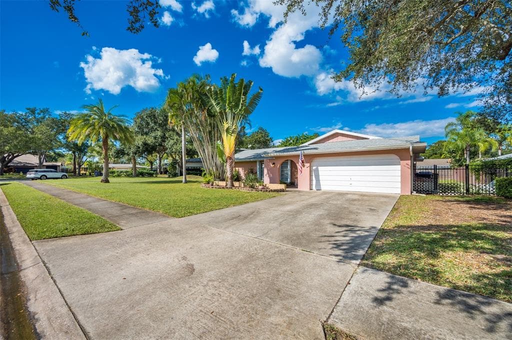 7933 IDLEWILD LANE LARGO, FL 33777