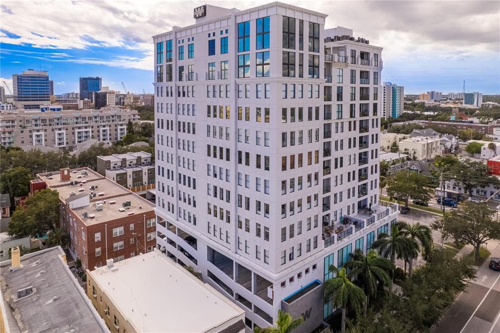 226 5TH AVENUE N UNIT 906 ST PETERSBURG, FL 33701