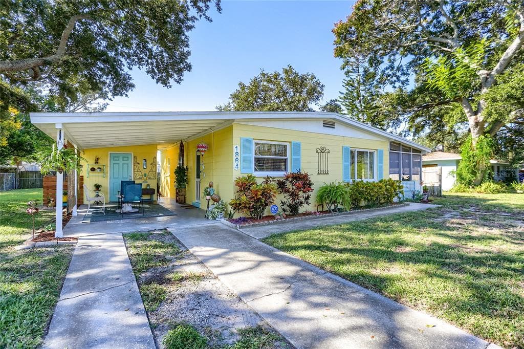 1864 EZELLE AVENUE LARGO, FL 33770