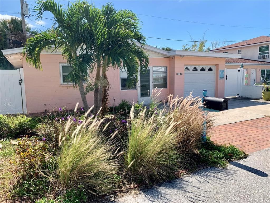 105 147TH AVENUE E MADEIRA BEACH, FL 33708