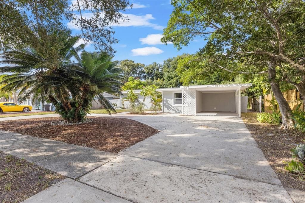 8061 28TH AVENUE N ST PETERSBURG, FL 33710