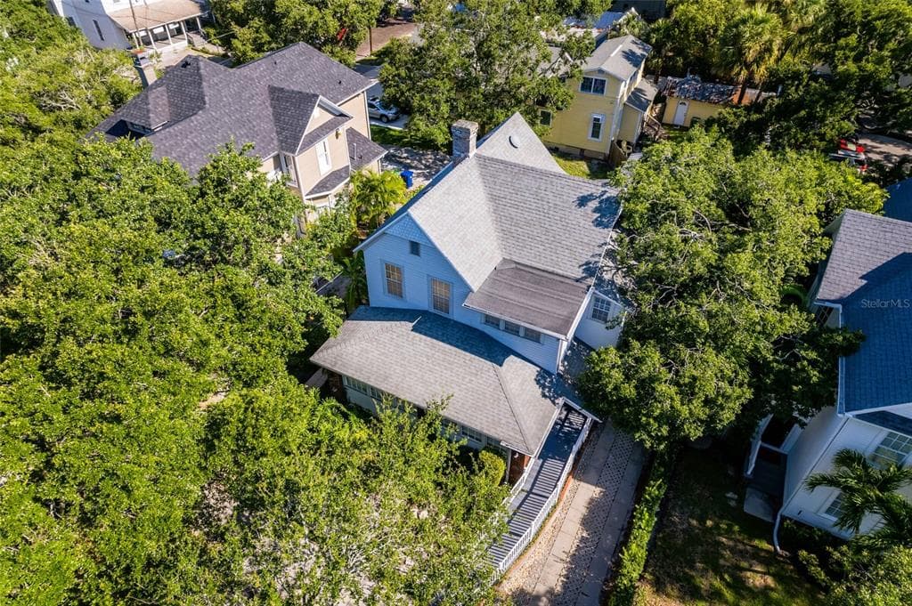 609 W AZEELE STREET
