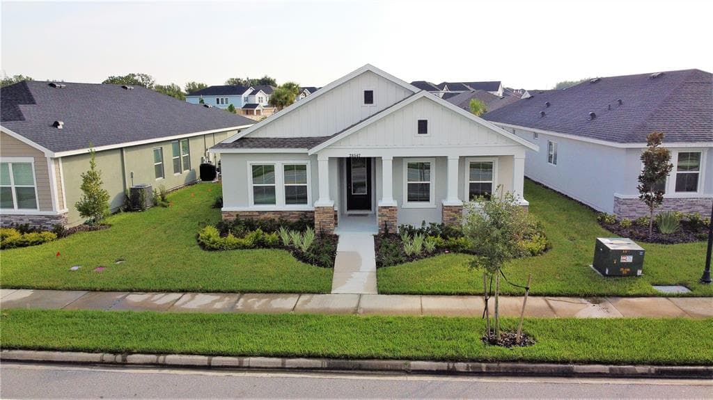 28547 HILLCREST VALLEY BLVD WESLEY CHAPEL, FL 33543