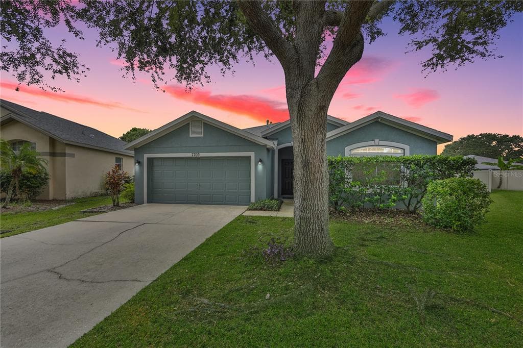 7703 MONARCH HILL WAY APOLLO BEACH, FL 33572