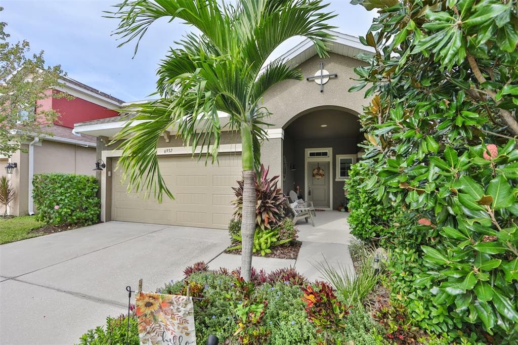 6932 OLD BENTON DRIVE APOLLO BEACH, FL 33572