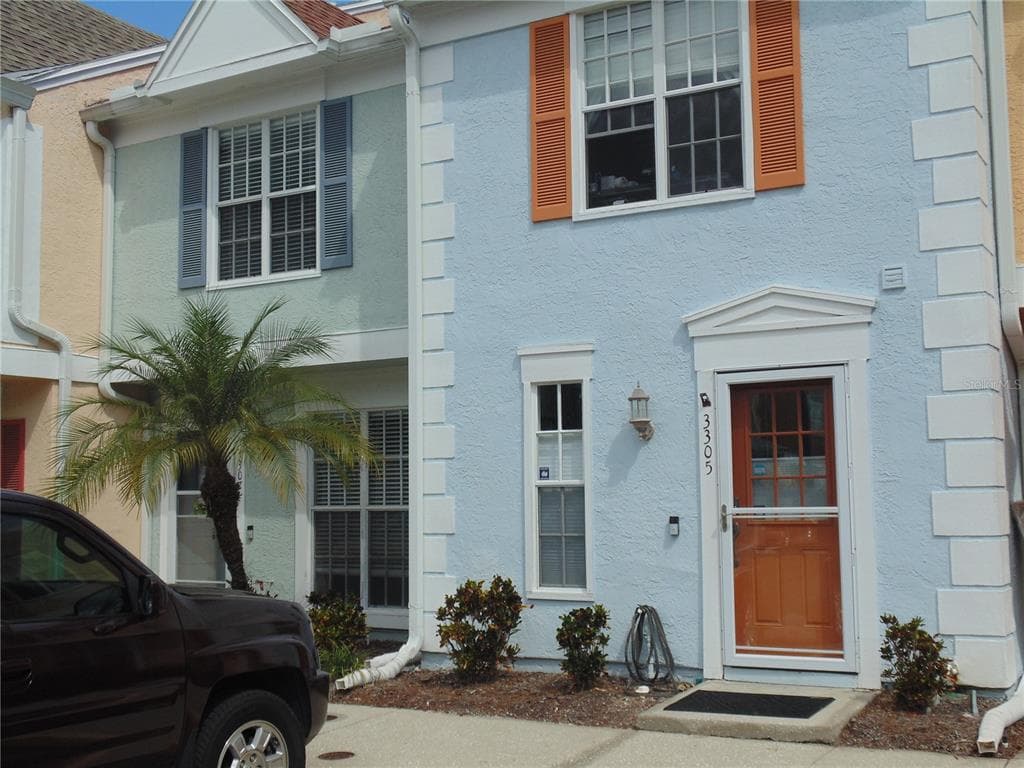3305 W WYOMING CIRCLE TAMPA, FL 33611