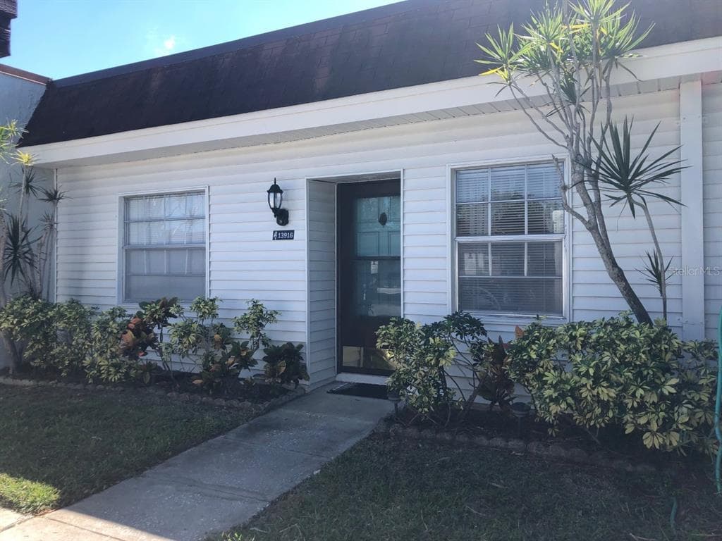 13916 MISSION OAKS BOULEVARD SEMINOLE, FL 33776