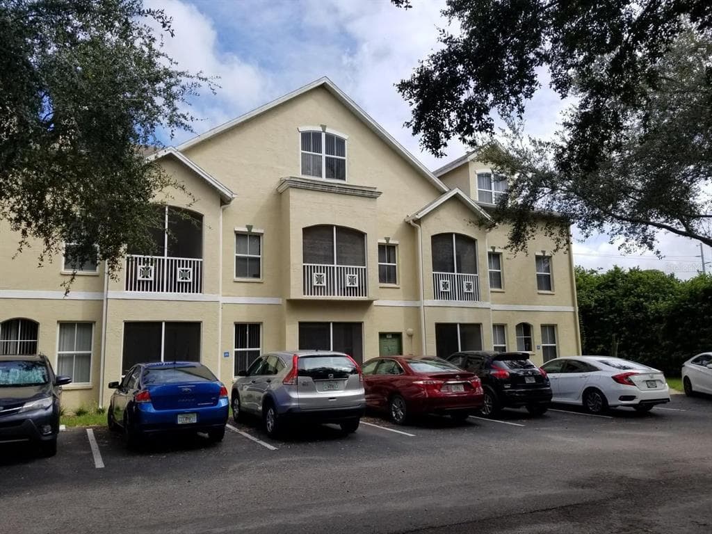 5041 SUNRIDGE PALMS DRIVE UNIT 104 TAMPA, FL 33617