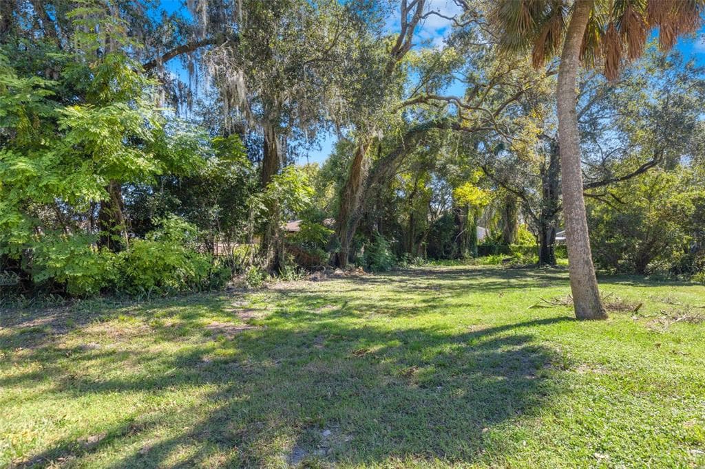 809 E HANNA AVENUE TAMPA, FL 33604