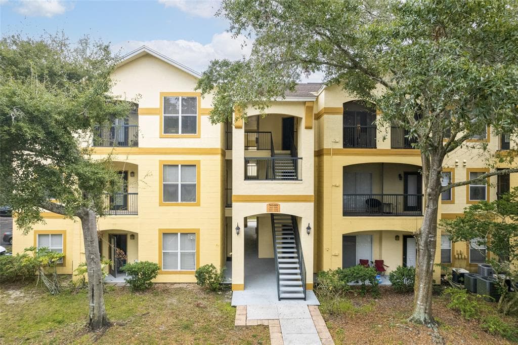 5616 PINNACLE HEIGHTS CIRCLE UNIT 305 TAMPA, FL 33624
