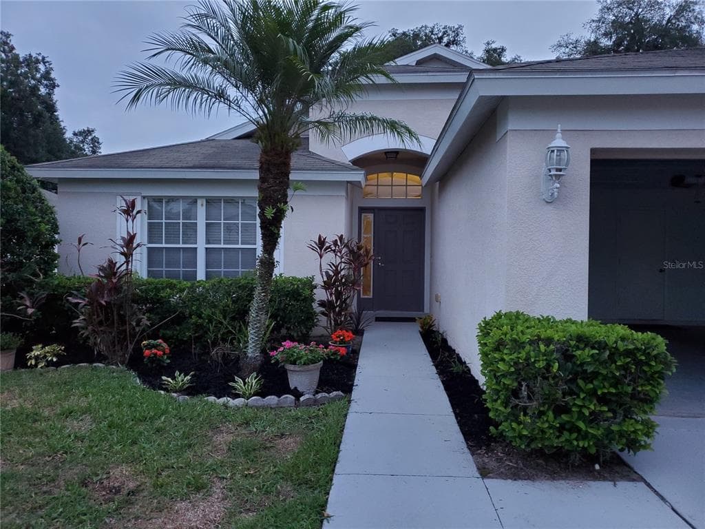 30525 LANESBOROUGH CIRCLE WESLEY CHAPEL, FL 33543