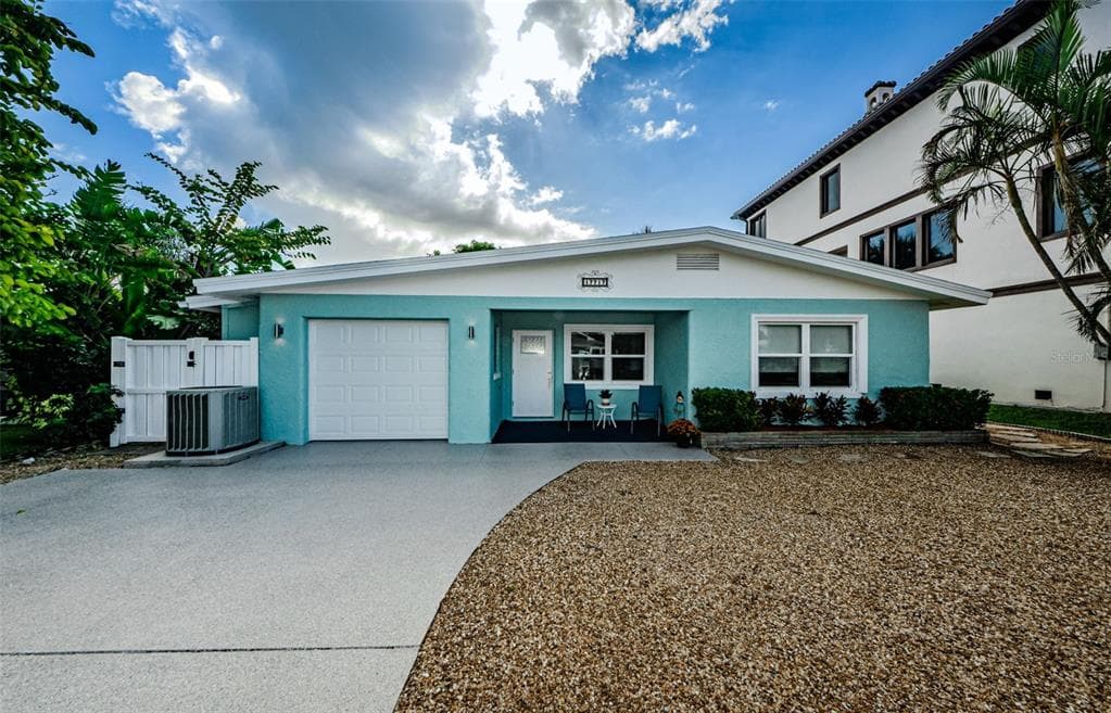 17717 LONG POINT DRIVE REDINGTON SHORES, FL 33708