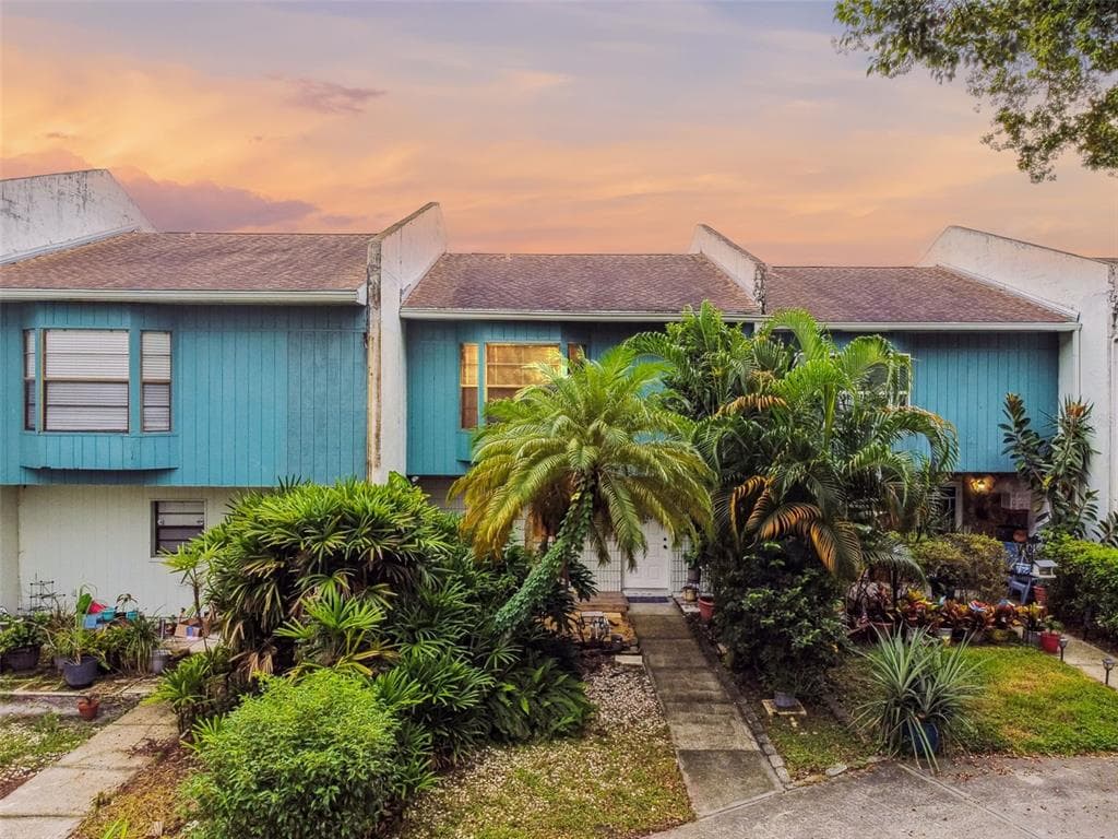 3420 TOWNHOUSE COURT UNIT 3420 TAMPA, FL 33614