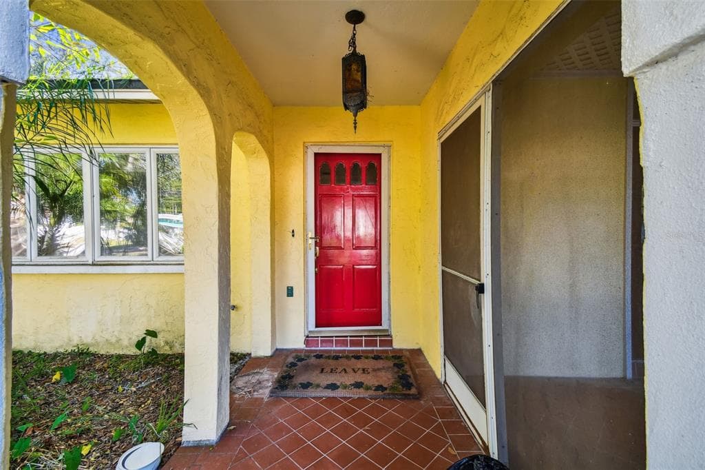 236 HILLSBOROUGH ST SAFETY HARBOR, FL 34695